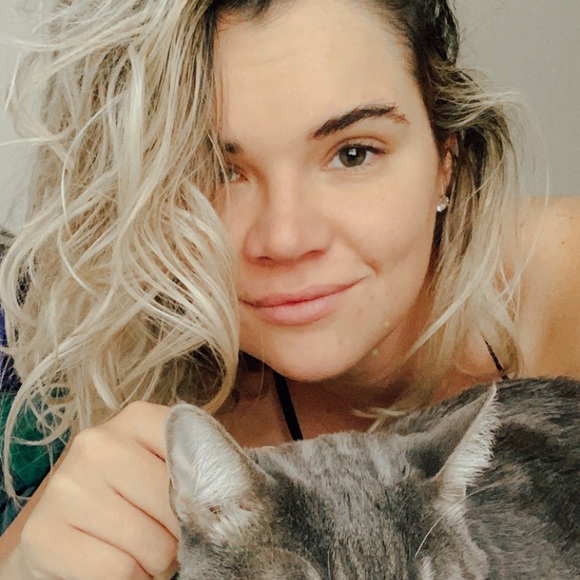 Meet your Posher, Caroline - Picture 1 of 1